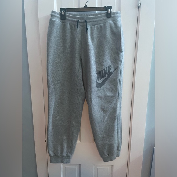 Grey Nike sweats - Picture 1 of 3